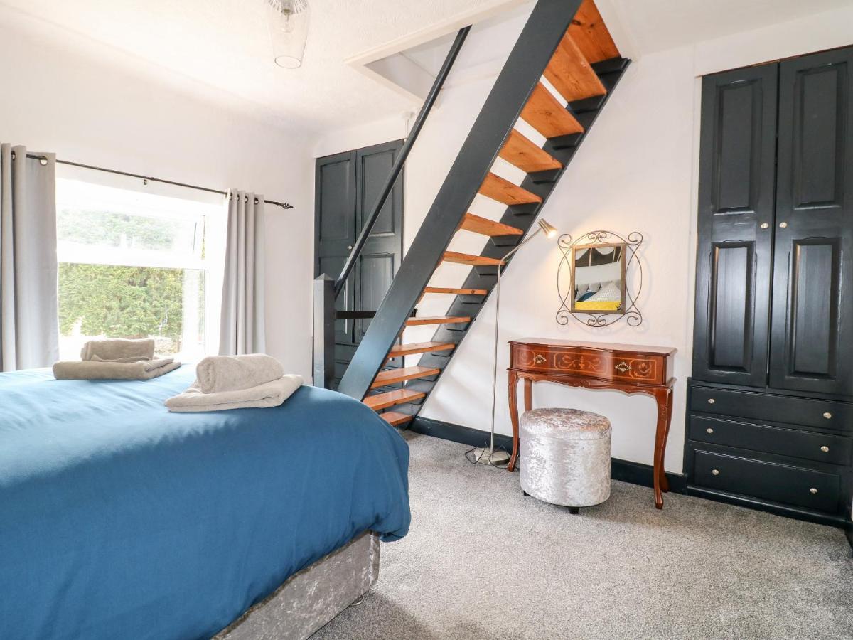 13 The Square Villa Oakamoor Екстериор снимка