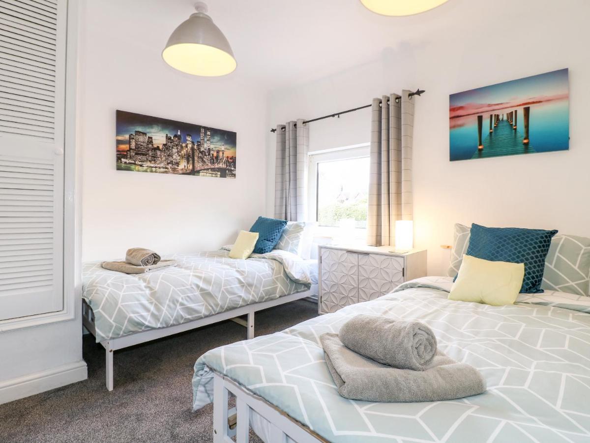 13 The Square Villa Oakamoor Екстериор снимка