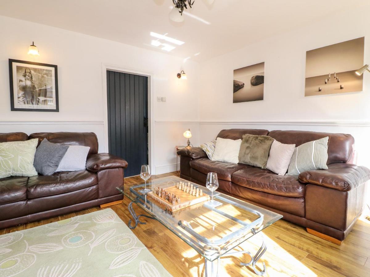 13 The Square Villa Oakamoor Екстериор снимка