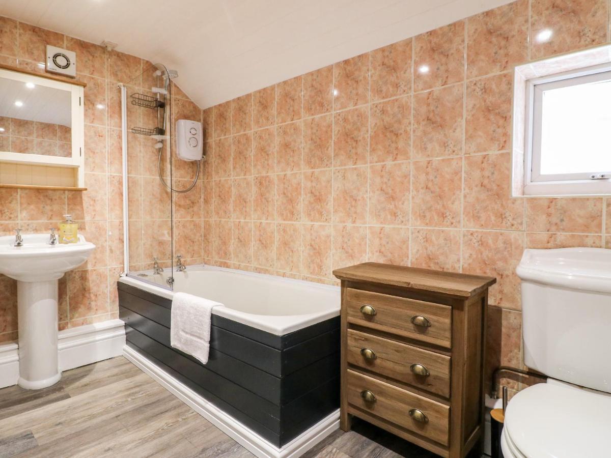 13 The Square Villa Oakamoor Екстериор снимка